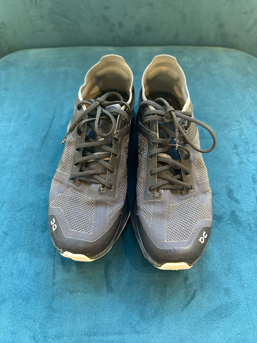 On Cloudventure Trail Running shoes size 6 Excellent condition